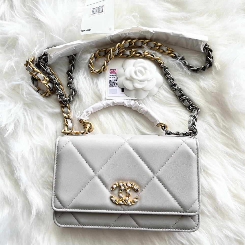 Chanel | 21A Dove Grey Wallet on Chain - BN - Picture 1 of 6